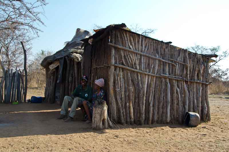 15 - Namibia - Tsintsabis - Elisabeth la guia y anciana Bosquimana